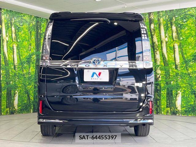 Toyota VOXY HYBRID 2015-06 8232361-15