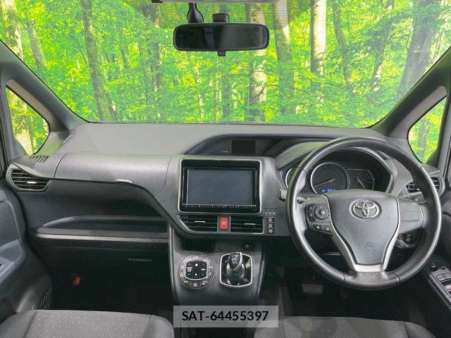 Toyota VOXY HYBRID 2015-06 8232361-1