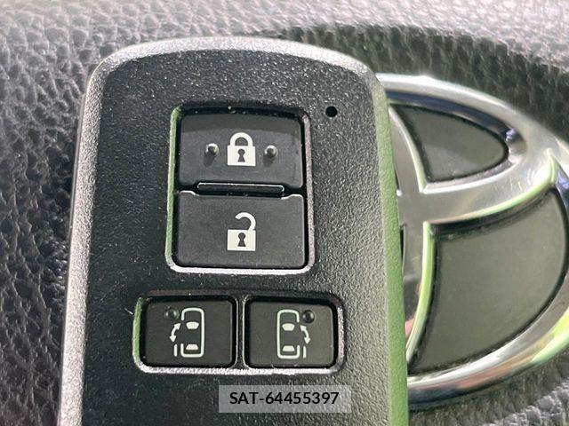 Toyota VOXY HYBRID 2015-06 8232361-6
