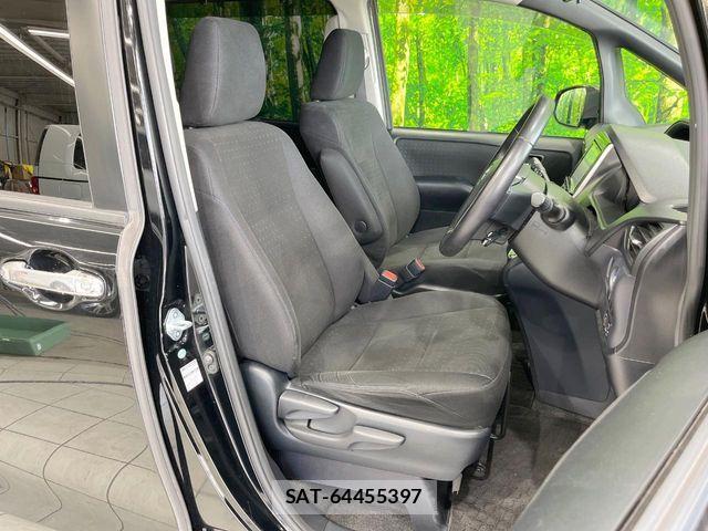 Toyota VOXY HYBRID 2015-06 8232361-7