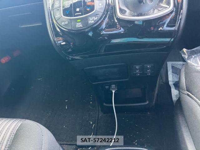 Toyota VOXY HYBRID 2017-10 8232367-15