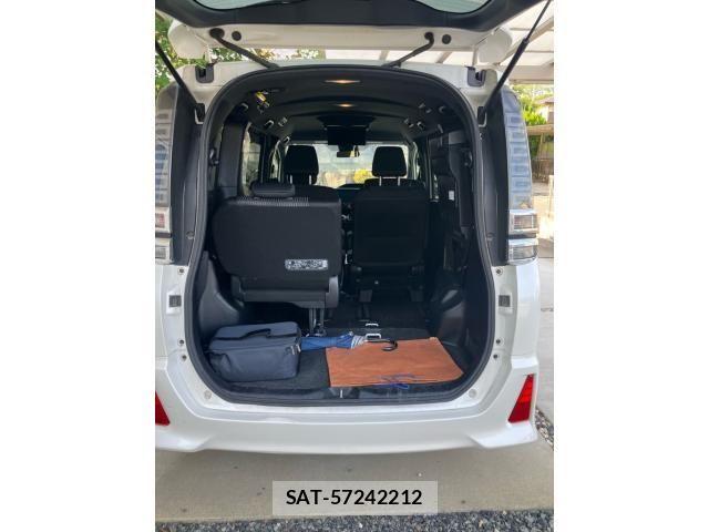 Toyota VOXY HYBRID 2017-10 8232367-20