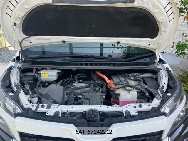 Toyota VOXY HYBRID 2017-10 8232367-24