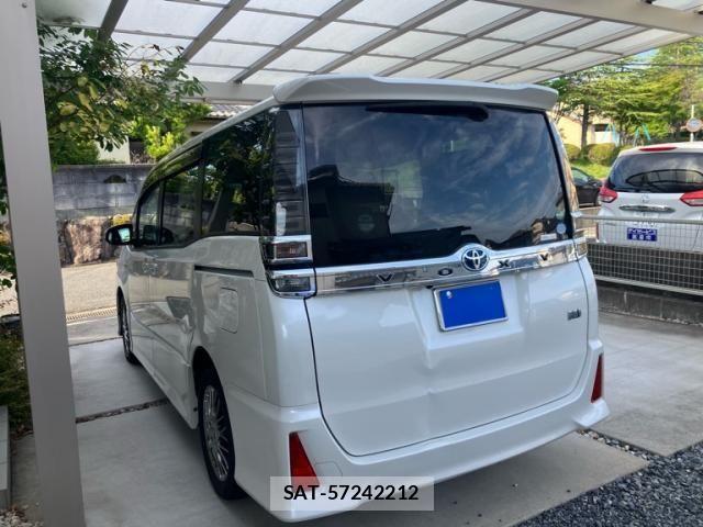 Toyota VOXY HYBRID 2017-10 8232367-4