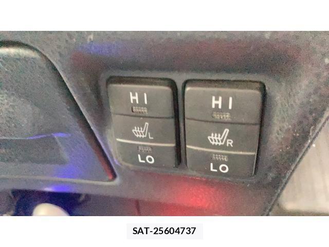Toyota VOXY HYBRID 2014-03 8232376-26