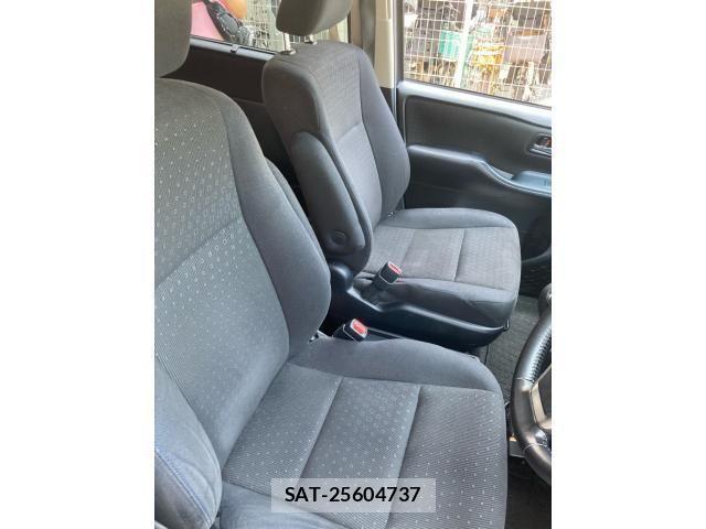 Toyota VOXY HYBRID 2014-03 8232376-7