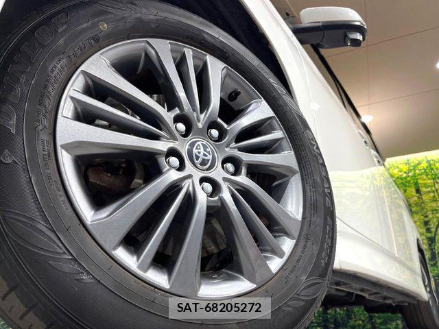 Toyota VOXY HYBRID 2023-11 8232357-12