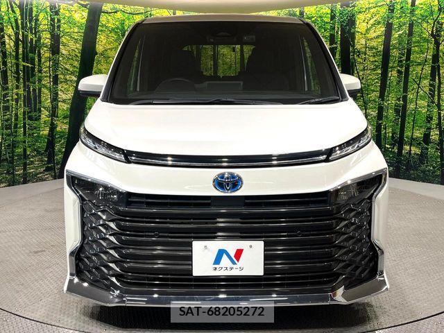 Toyota VOXY HYBRID 2023-11 8232357-13