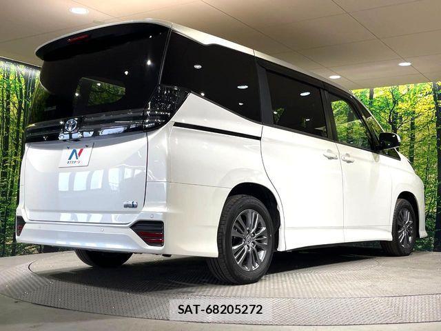 Toyota VOXY HYBRID 2023-11 8232357-16
