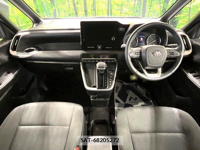 Toyota VOXY HYBRID 2023-11 8232357-1