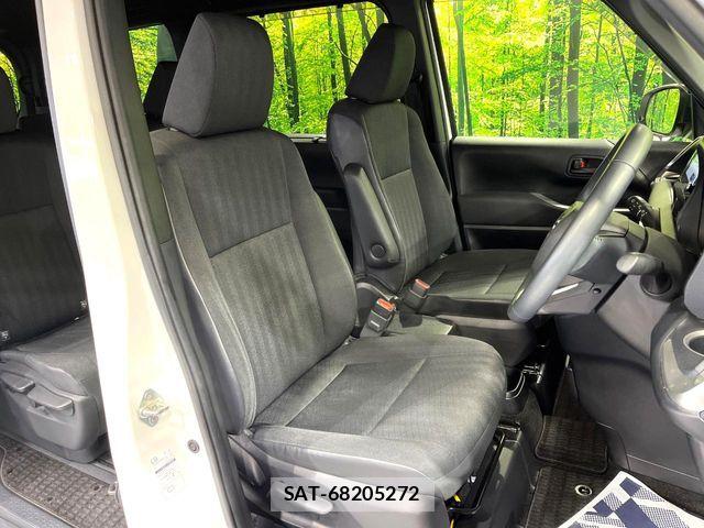 Toyota VOXY HYBRID 2023-11 8232357-7