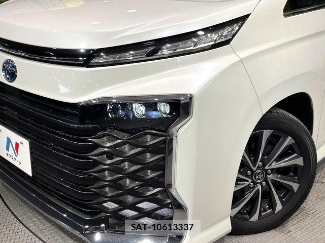 Toyota VOXY HYBRID 2023-01 8232345-12