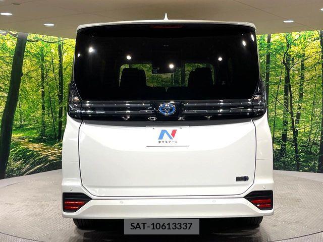 Toyota VOXY HYBRID 2023-01 8232345-15