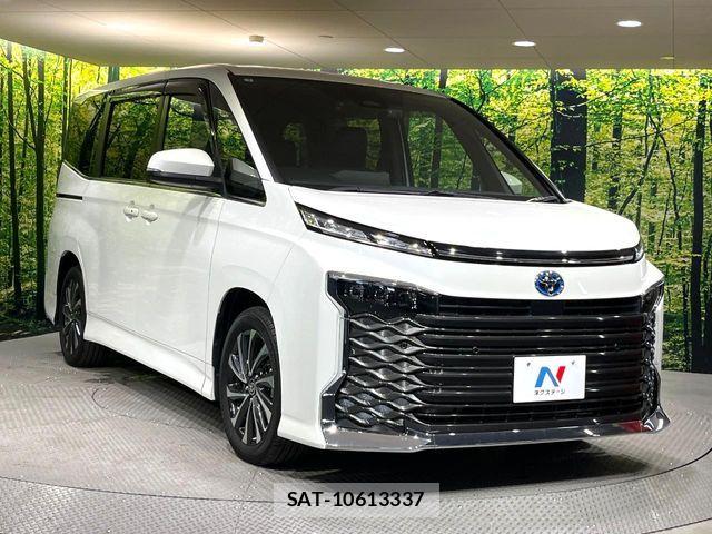 Toyota VOXY HYBRID 2023-01 8232345-16
