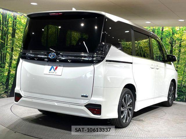 Toyota VOXY HYBRID 2023-01 8232345-17
