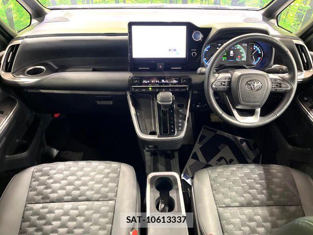 Toyota VOXY HYBRID 2023-01 8232345-1