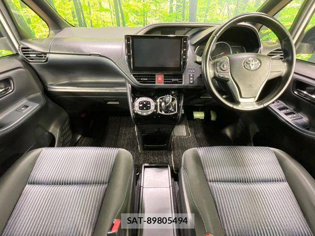 Toyota VOXY HYBRID 2016-07 8232362-1