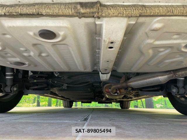 Toyota VOXY HYBRID 2016-07 8232362-19