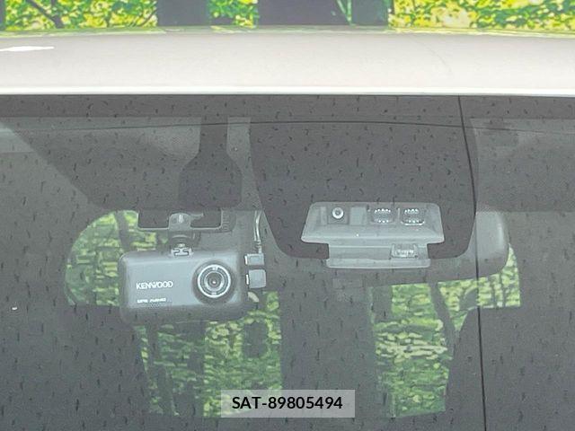 Toyota VOXY HYBRID 2016-07 8232362-5