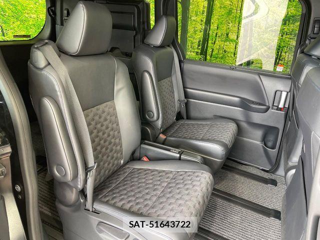 Toyota VOXY HYBRID 2023-12 8247144-9
