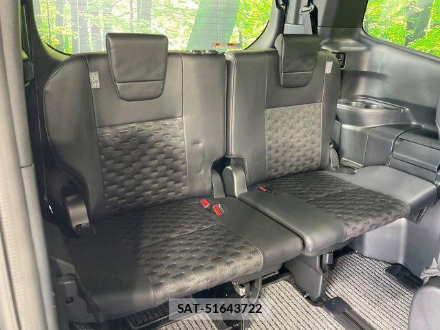 Toyota VOXY HYBRID 2023-12 8247144-10