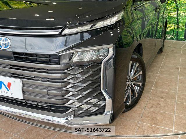 Toyota VOXY HYBRID 2023-12 8247144-12