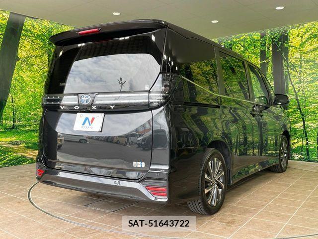 Toyota VOXY HYBRID 2023-12 8247144-17