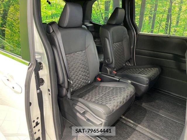Toyota VOXY HYBRID 2025-03 8247142-8