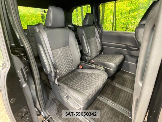 Toyota VOXY HYBRID 2025-07 8247138-8