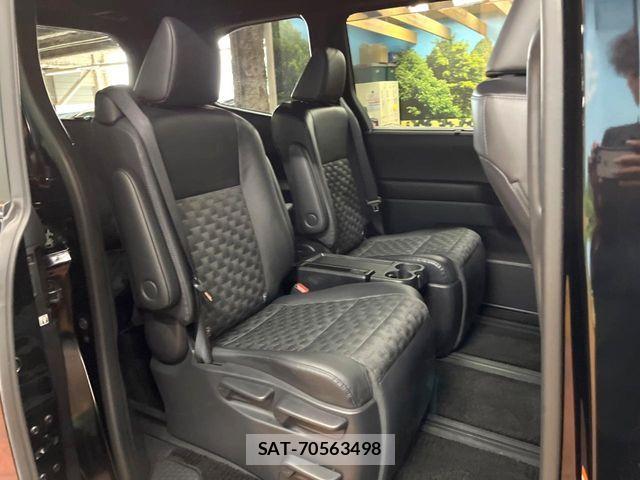 Toyota VOXY HYBRID 2024-09 8247141-8