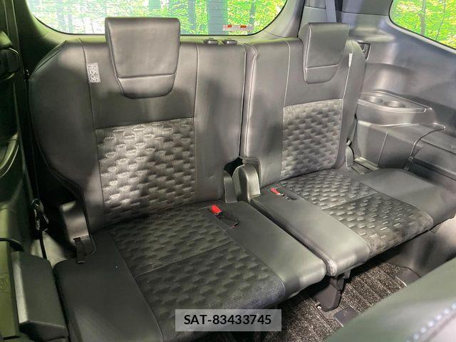Toyota VOXY HYBRID 2023-10 8247143-9