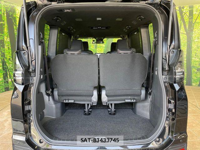 Toyota VOXY HYBRID 2023-10 8247143-10