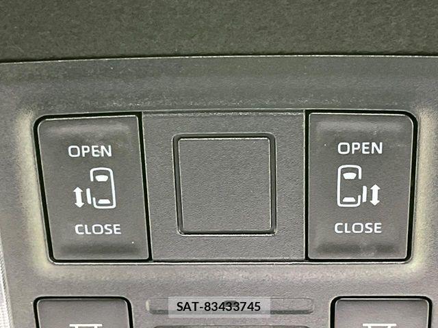 Toyota VOXY HYBRID 2023-10 8247143-4