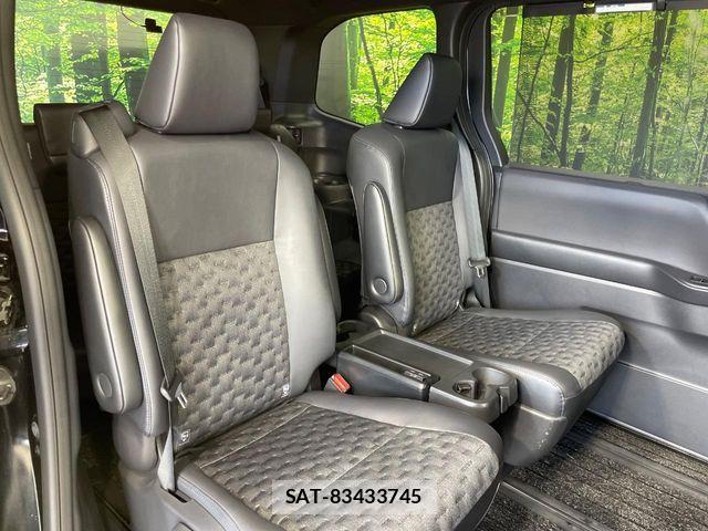 Toyota VOXY HYBRID 2023-10 8247143-8