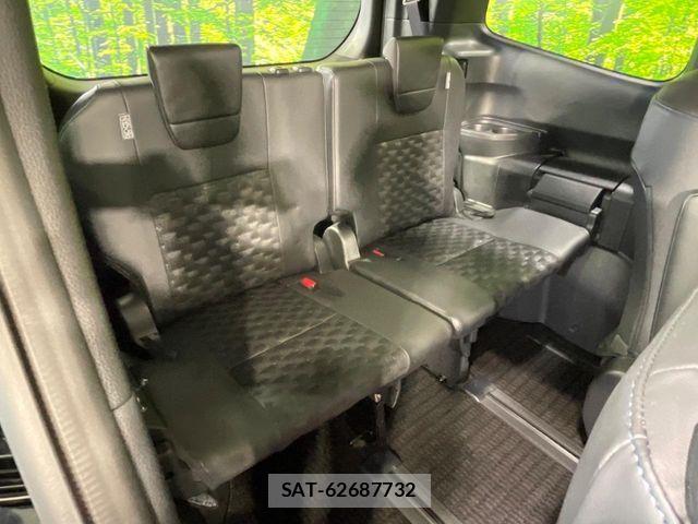 Toyota VOXY HYBRID 2024-07 8247140-9