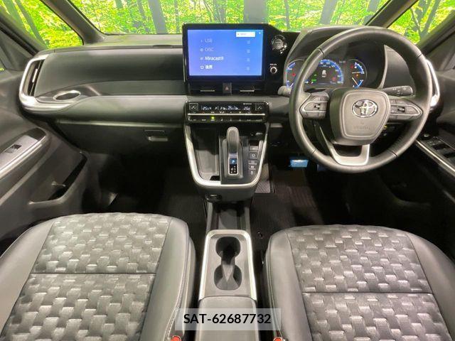 Toyota VOXY HYBRID 2024-07 8247140-1