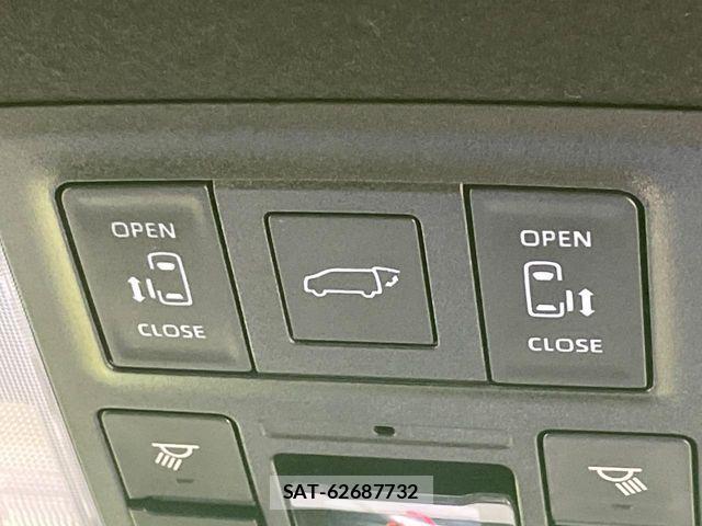 Toyota VOXY HYBRID 2024-07 8247140-6