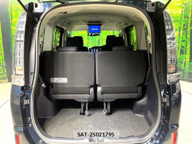 Toyota VOXY HYBRID 2014-10 8247148-11