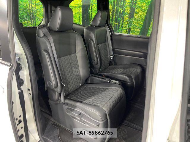 Toyota VOXY HYBRID 2024-06 8247139-8