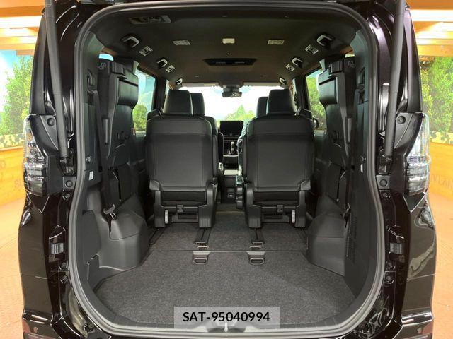 Toyota VOXY HYBRID 2026-07 8247136-12