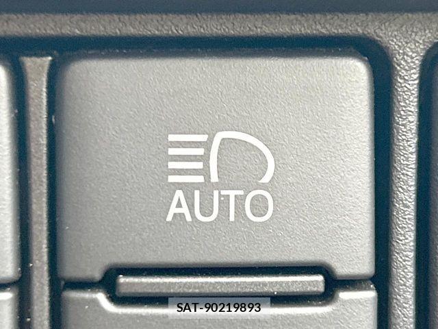 Toyota VOXY HYBRID 2020-12 8318044-11