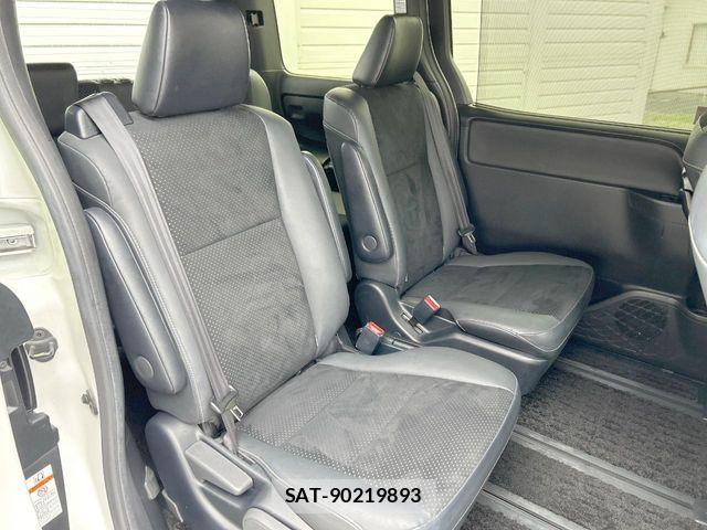 Toyota VOXY HYBRID 2020-12 8318044-13