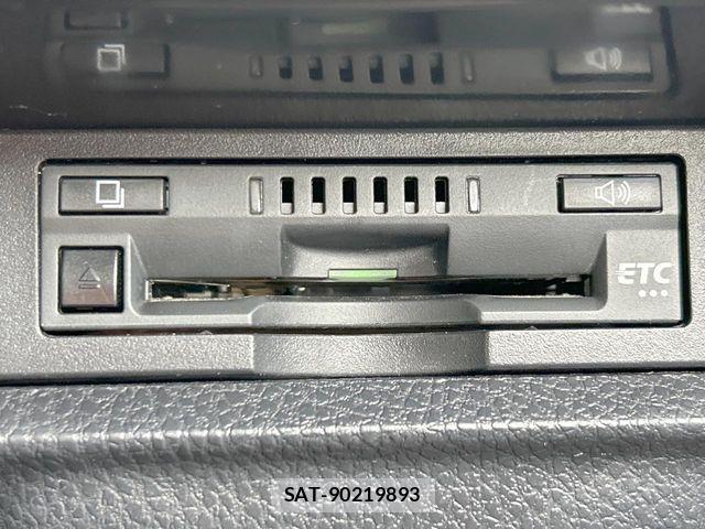 Toyota VOXY HYBRID 2020-12 8318044-6