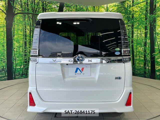 Toyota VOXY HYBRID 2018-02 8318022-16