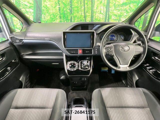 Toyota VOXY HYBRID 2018-02 8318022-1