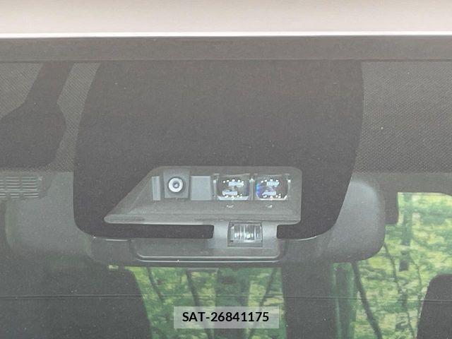 Toyota VOXY HYBRID 2018-02 8318022-2