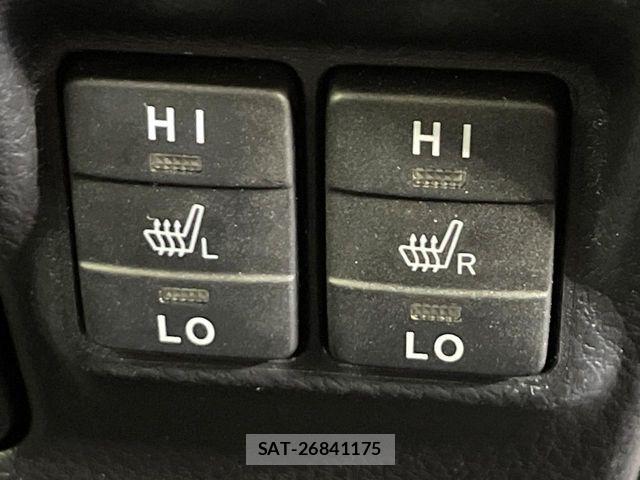 Toyota VOXY HYBRID 2018-02 8318022-7