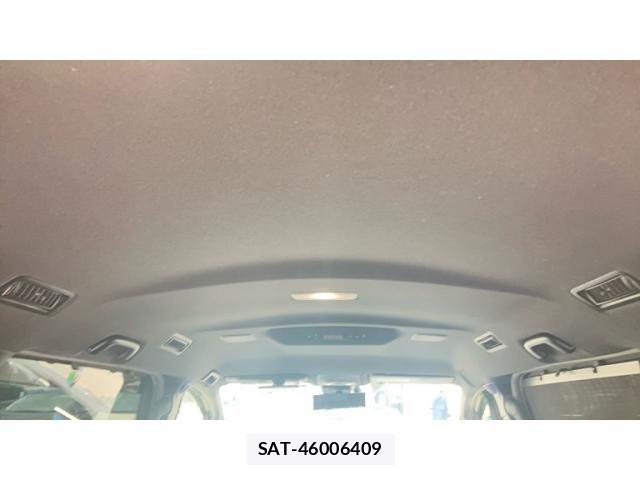 Toyota VOXY HYBRID 2017-12 8318045-11
