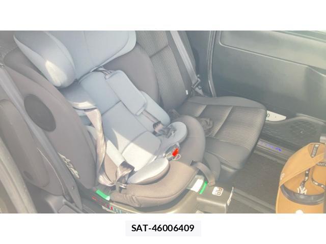 Toyota VOXY HYBRID 2017-12 8318045-12