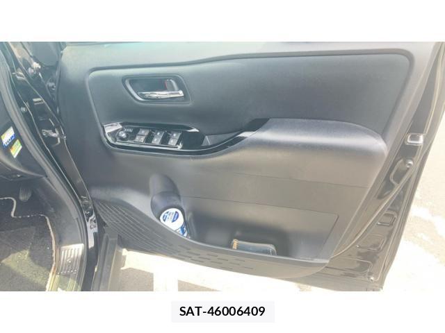Toyota VOXY HYBRID 2017-12 8318045-13